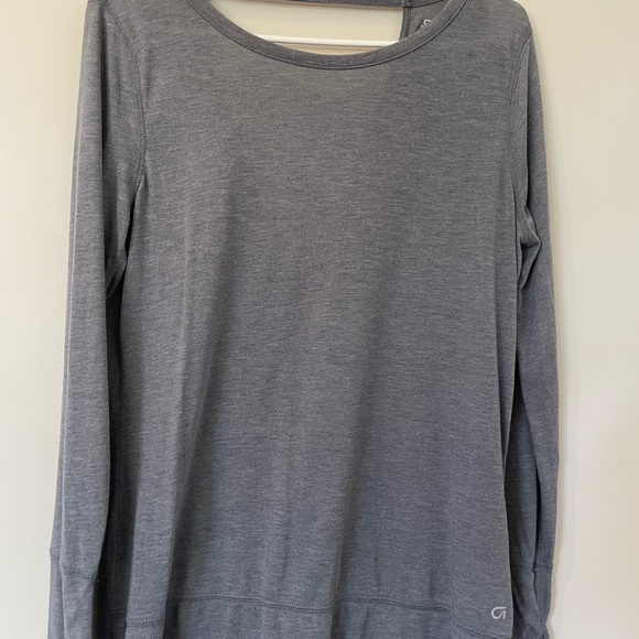 GREY LONG SLEEVE SHIRT WITH BACK-CUTOUT FROM GAP FIT - Picture 1 of 6